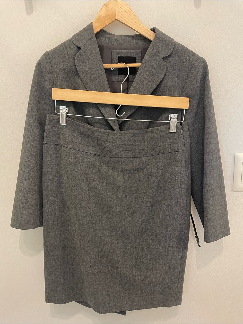 The Limited Gray Women's Skirt Suit - Professional Workwear